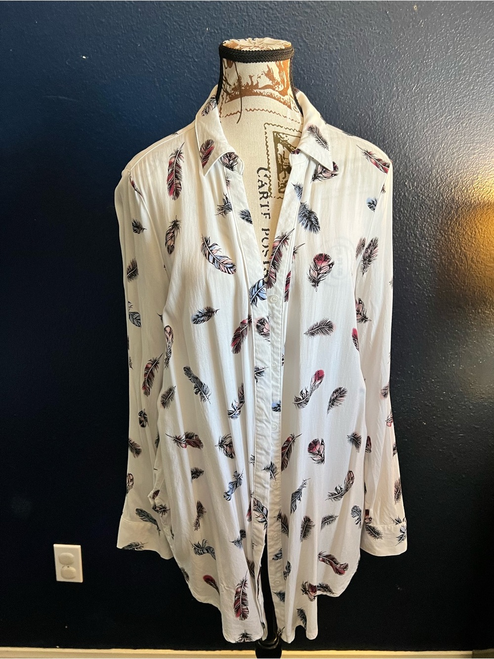 Candie’s Cream Feather Print Long Sleeve Blouse XL